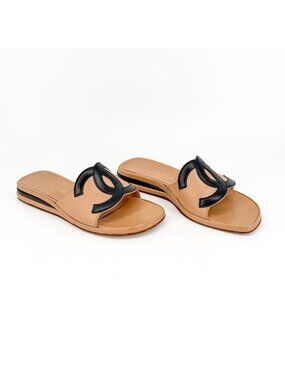 Chanel Vintage Cambon Beige Black CC Slide Flat Wedge Sandals Size 37.5 US 6.5–7